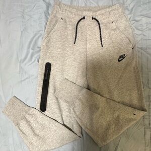 NIKE TECH FLEECE JOGGERS!
